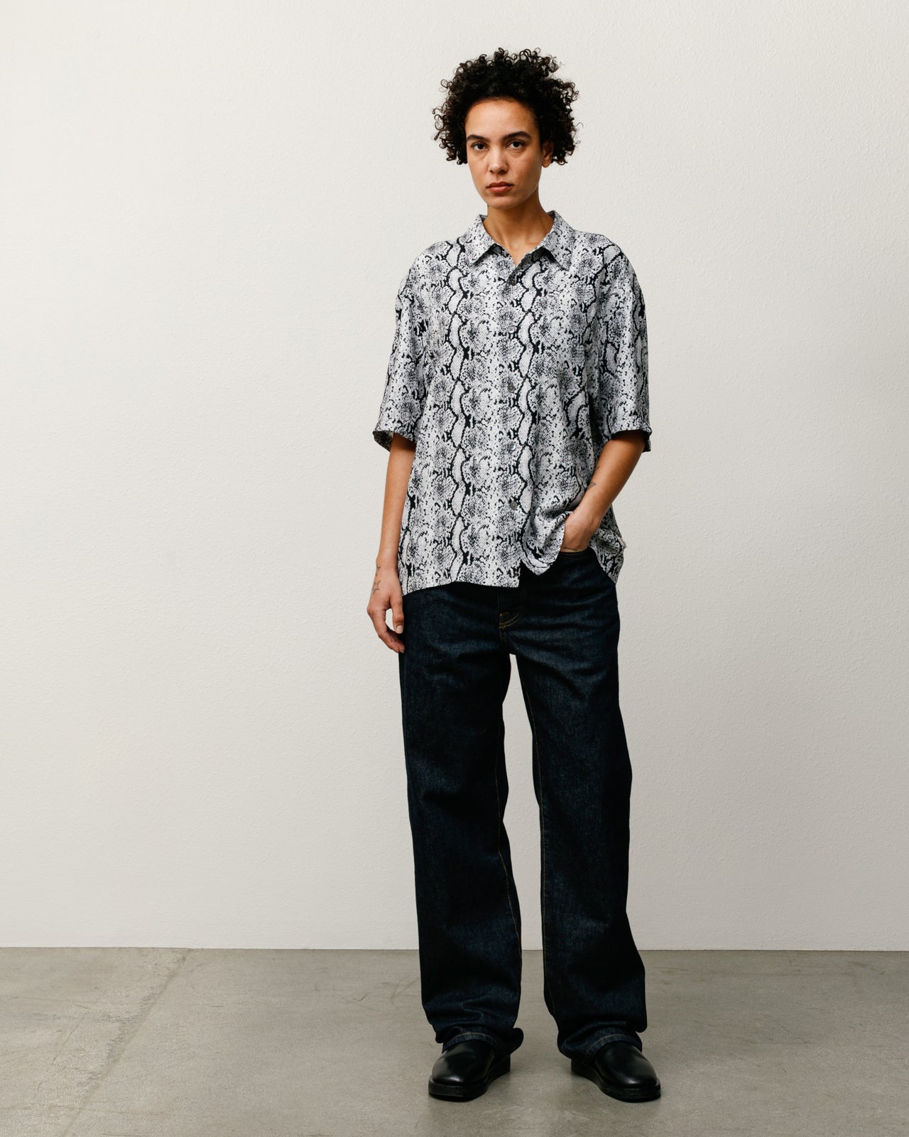 シャツ 00s japanese label python coated shirt Python SS Shirt – Grey | Tops & Shirts | Stüssy Japan