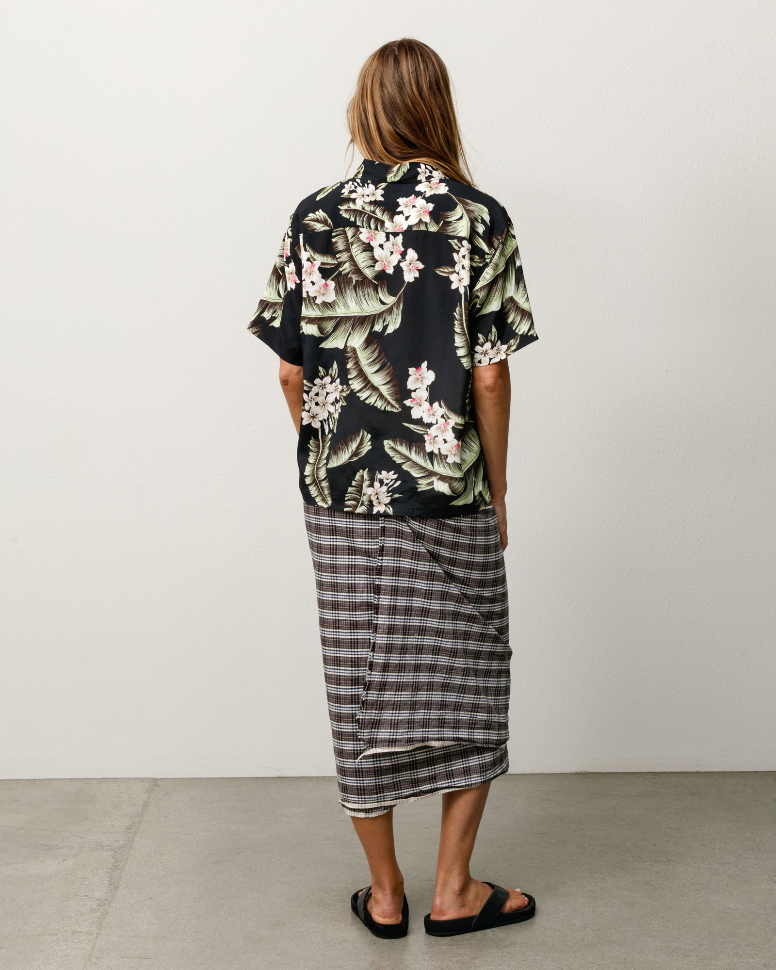 Hawaiian Floral Ss Shirt – Black | Tops & Shirts | Stüssy Japan
