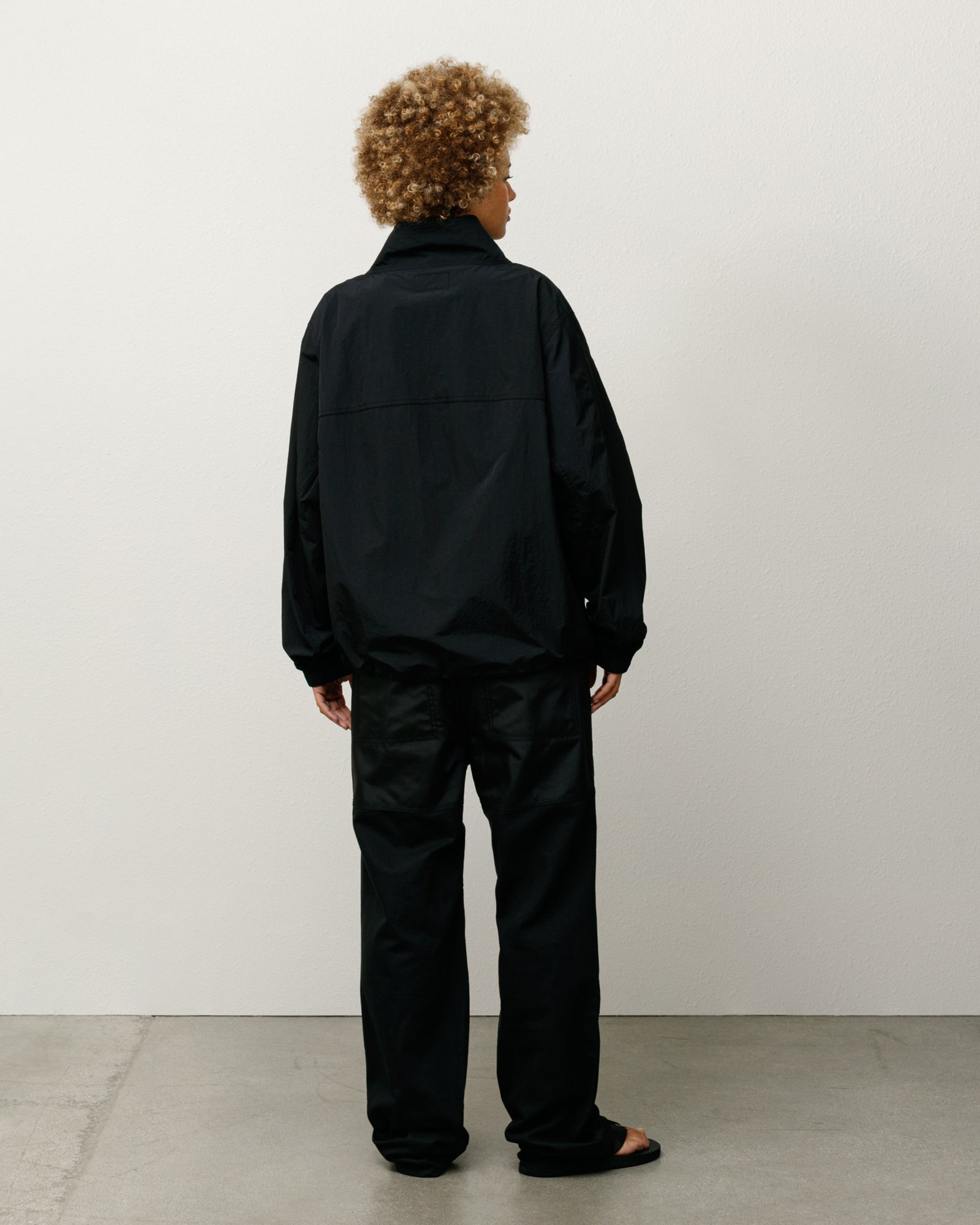 Warm Up Pullover – Black | Outerwear | Stüssy Japan