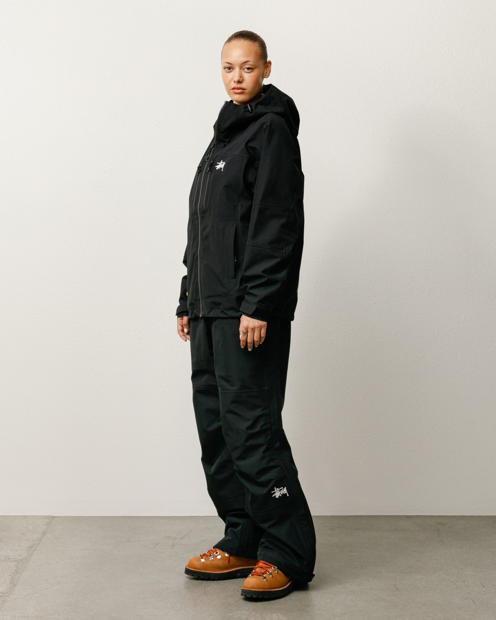Gore-Tex® Guide Shell – Black | Outerwear | Stüssy Japan