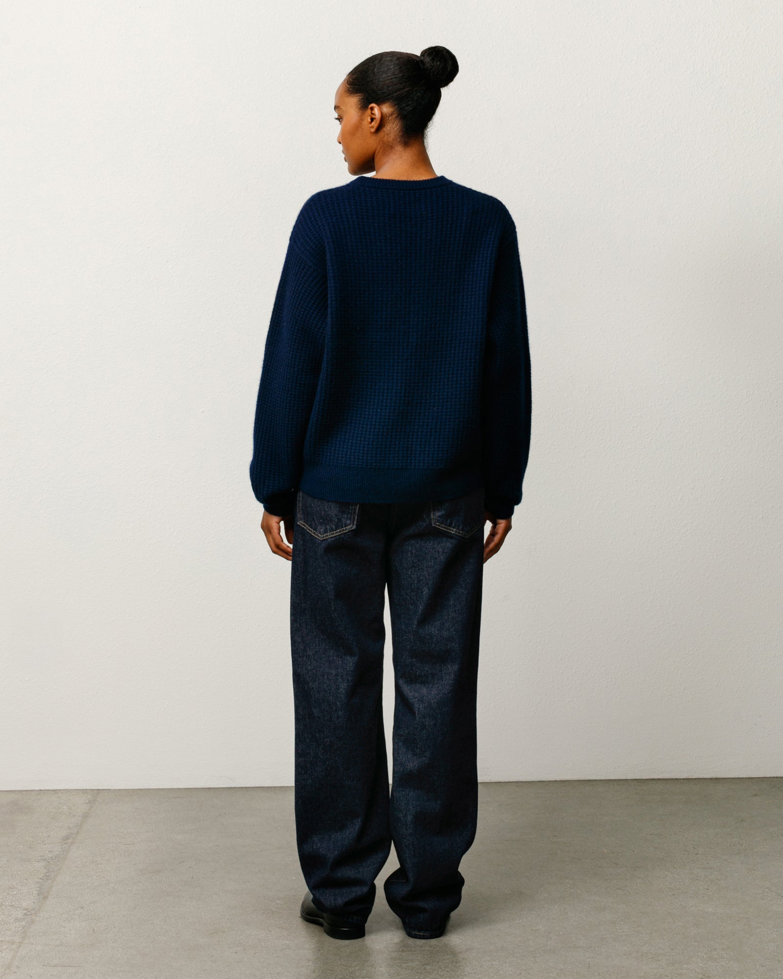 New Classic Jean Denim ユニセックス、カラー：リンスドインディゴのジーンズ
