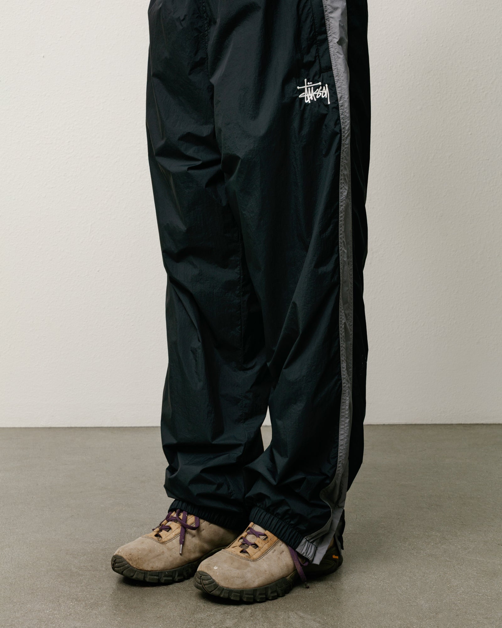 stussy パンツ Side Stripe Track Pant - Black | Pants | Stüssy Japan