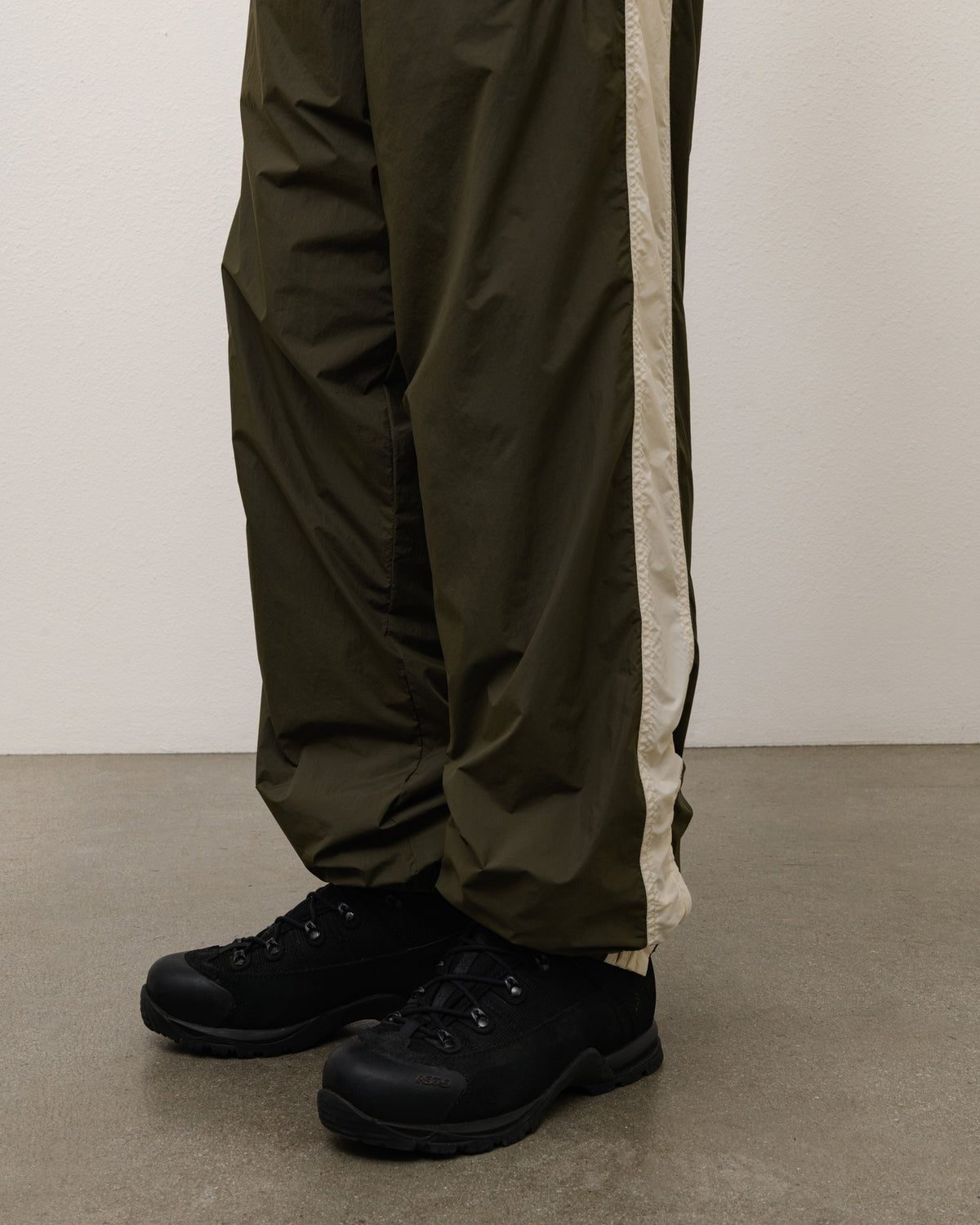 Side Stripe Track Pant Unisex Regular In Olive