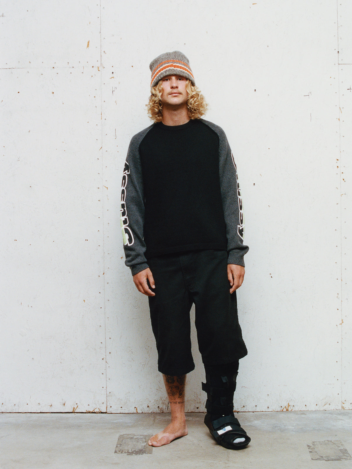 Two Tone Raglan Sweater Unisex Long Sleeve In Black