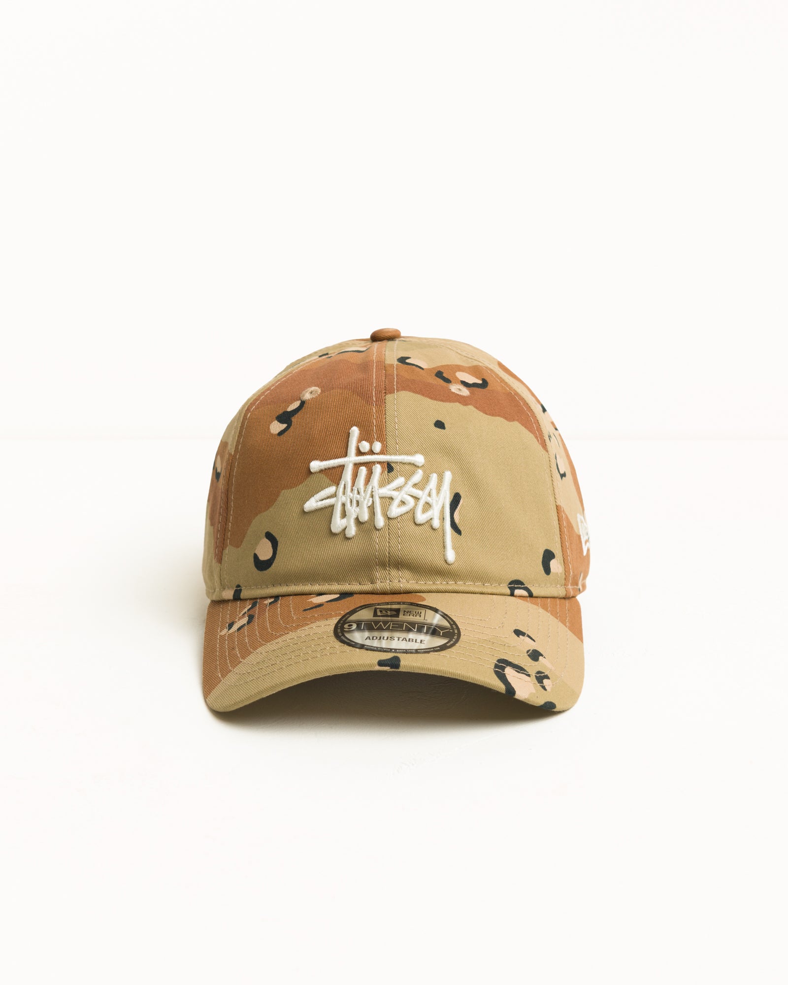 9TWENTY BASIC CAP ユニセックスキャップ デザートカモ、立体刺繍のStüssyロゴ
