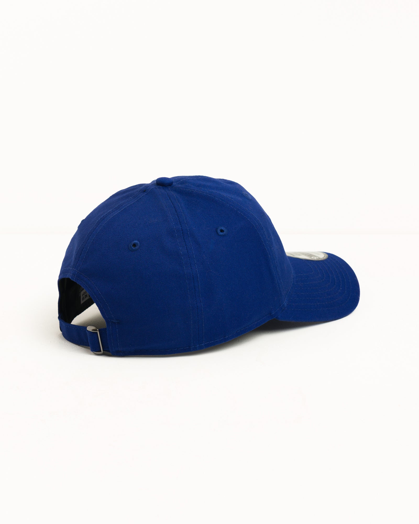 9TWENTY BASIC CAP ダークロイヤルのコットンツイル製、調節式ストラップバックのヘッドウェア