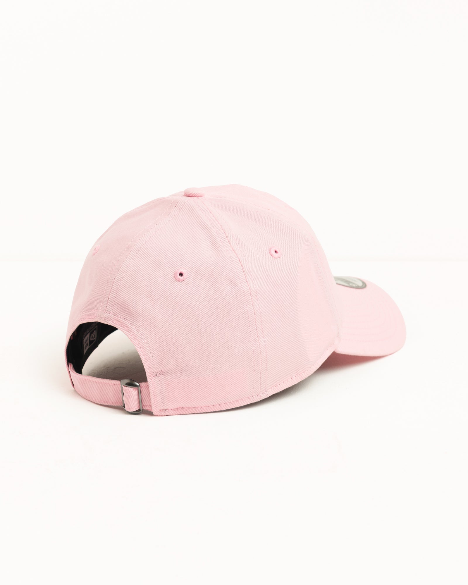 ピンクのコットンツイルの9TWENTY BASIC CAP キャップ、芯なしクラウンと調節可能なストラップバック