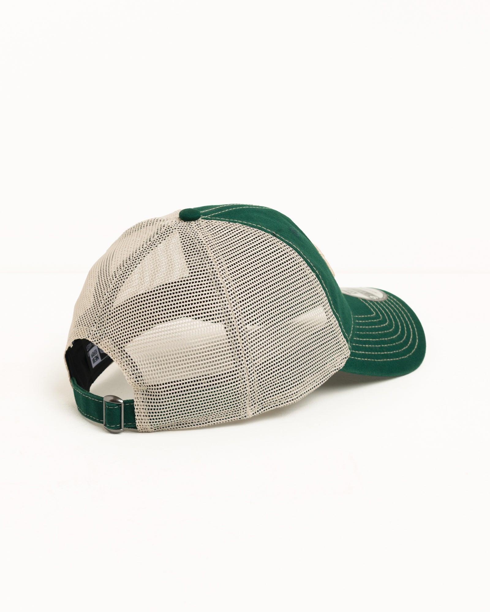 Stüssy 9TWENTY ウォッシュド ベーシック トラッカーキャップ、スプルース、メッシュバックとストラップバック