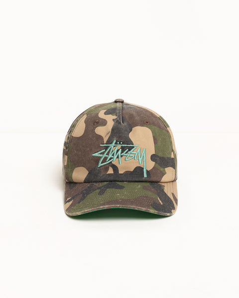 ウッドランドカモカラーのBig Stock Mid Depth Capアクセサリー。フロントにStüssyのストックロゴが刺繍された、ミッドデプスの5パネルキャップです。