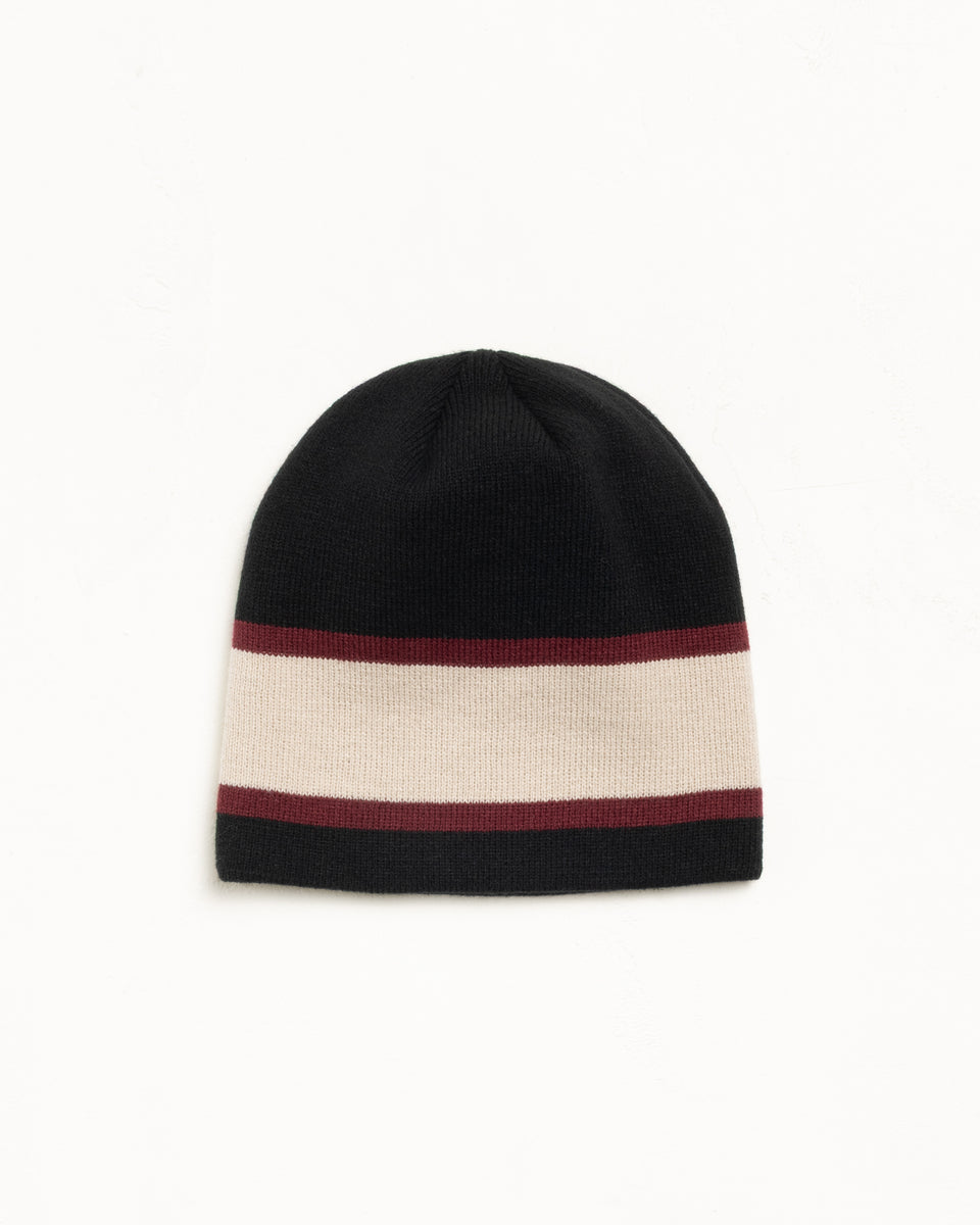 ブラックのStüssy Sport Stripe Skullcapアクセサリー。ジャカードニットのストライプが特徴的な、フィット感のあるスカルキャップビーニー。