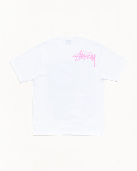 ホワイトのユニセックス半袖Tシャツで、背面にピンクのロゴプリントがある