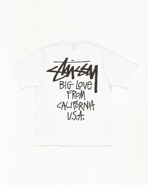 Big Love Tee メンズショートスリーブ ホワイト。背面にはStüssyのグラフィックが大きくスクリーンプリントされています。