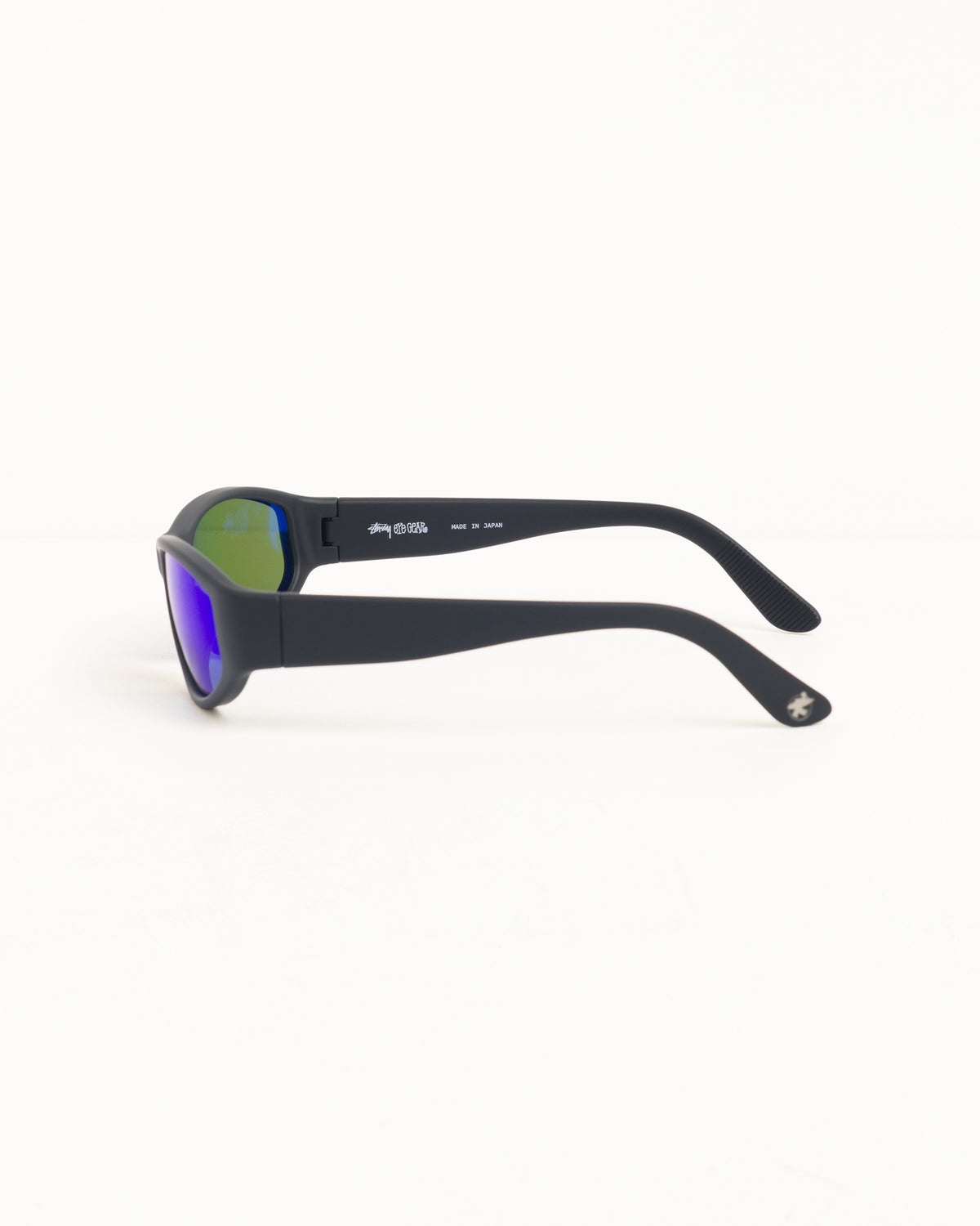Leslie Sunglasses Unisex In Matte Black Rubber/blue Mirror