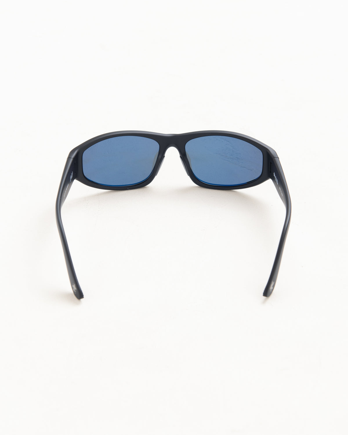 Leslie Sunglasses Unisex In Matte Black Rubber/blue Mirror
