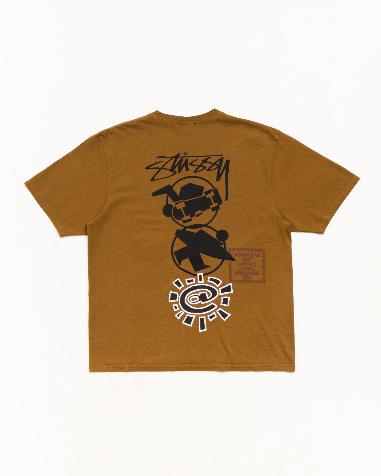 Stüssy & Always Stack Tee ユニセックス ショートスリーブTシャツ カラー：キャラメル
