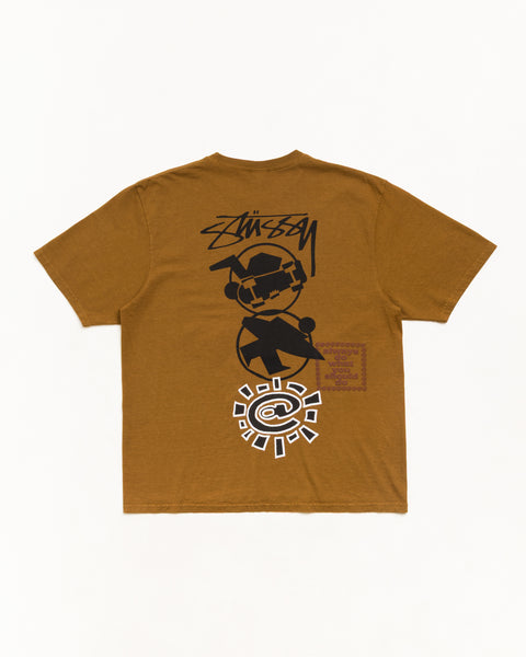 Stüssy & Always Stack Tee ユニセックス ショートスリーブTシャツ カラー：キャラメル
