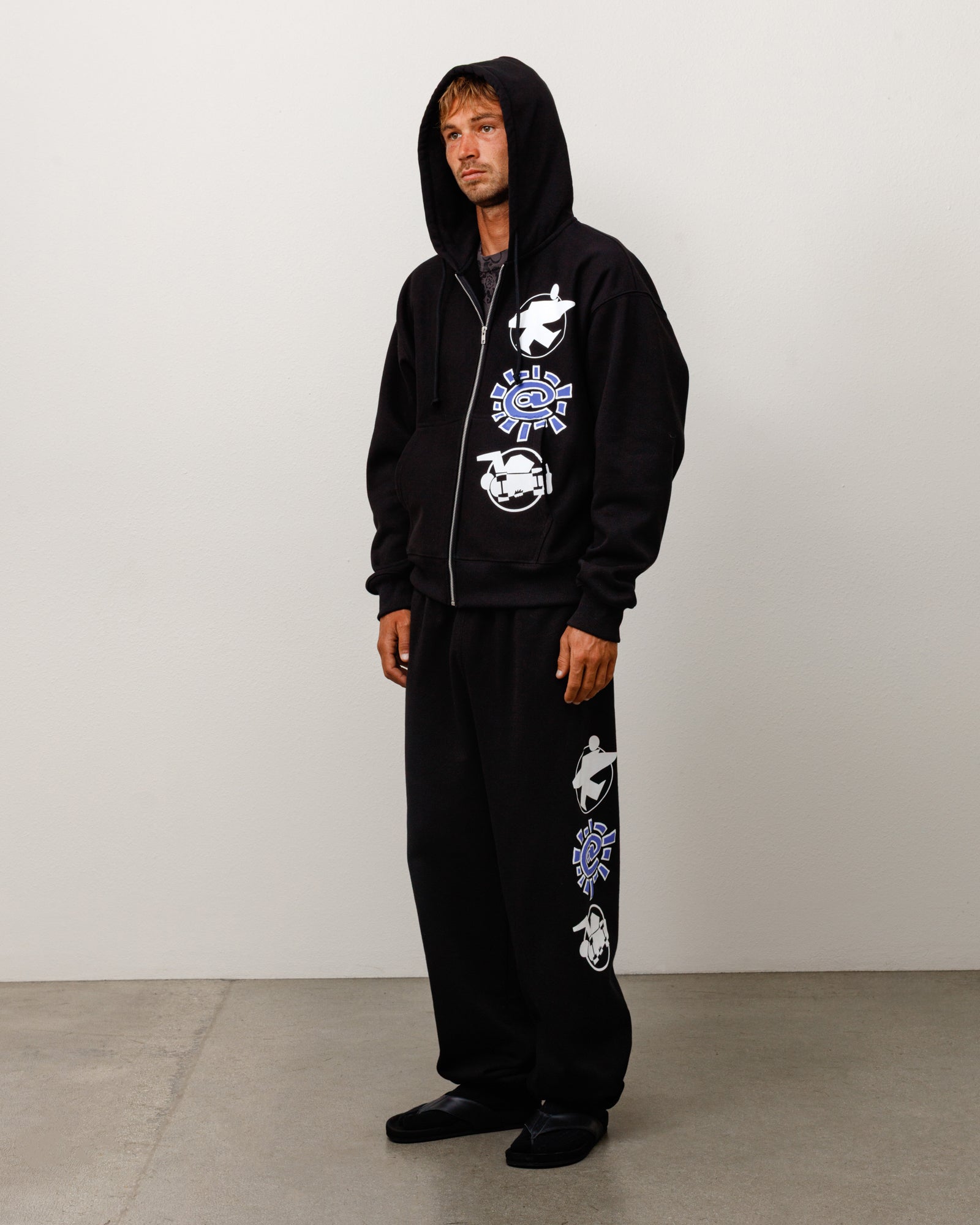 Stüssy & Always Stack ジップフーディ（カラー：ブラック）