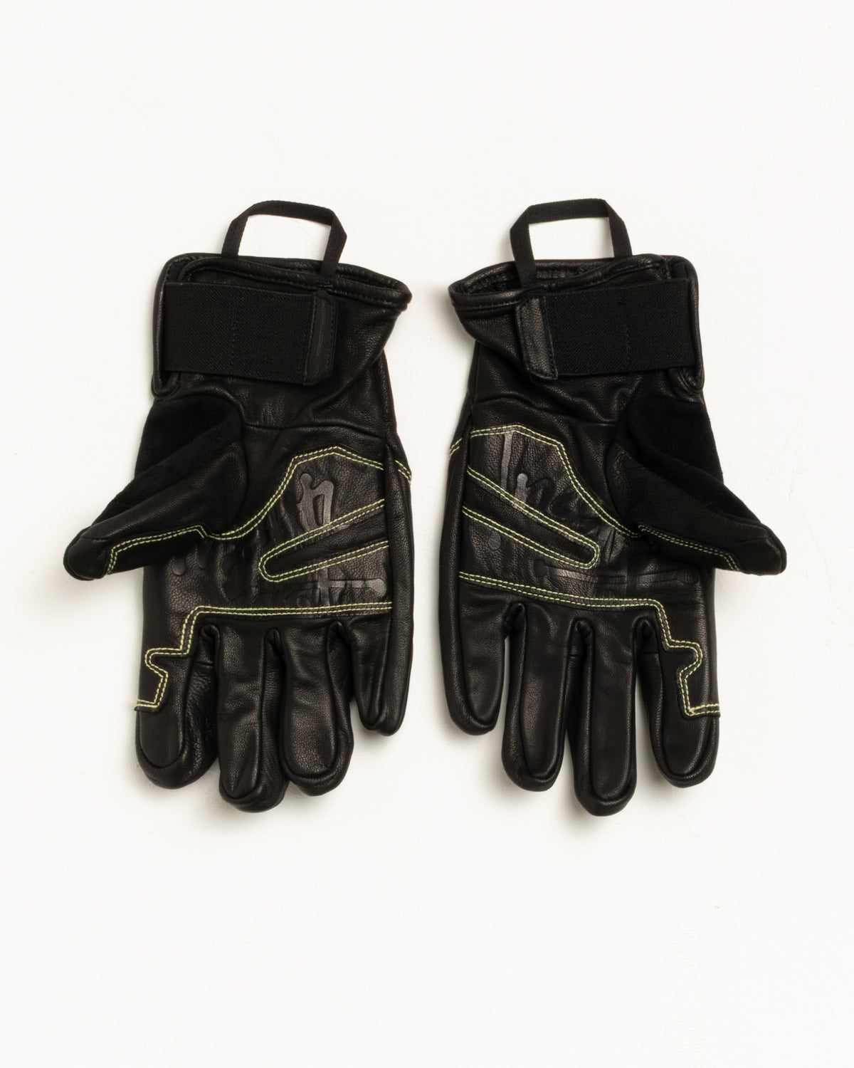 Mountain Hardwear Powdergate™ Glove – Black | Accessories | Stüssy 